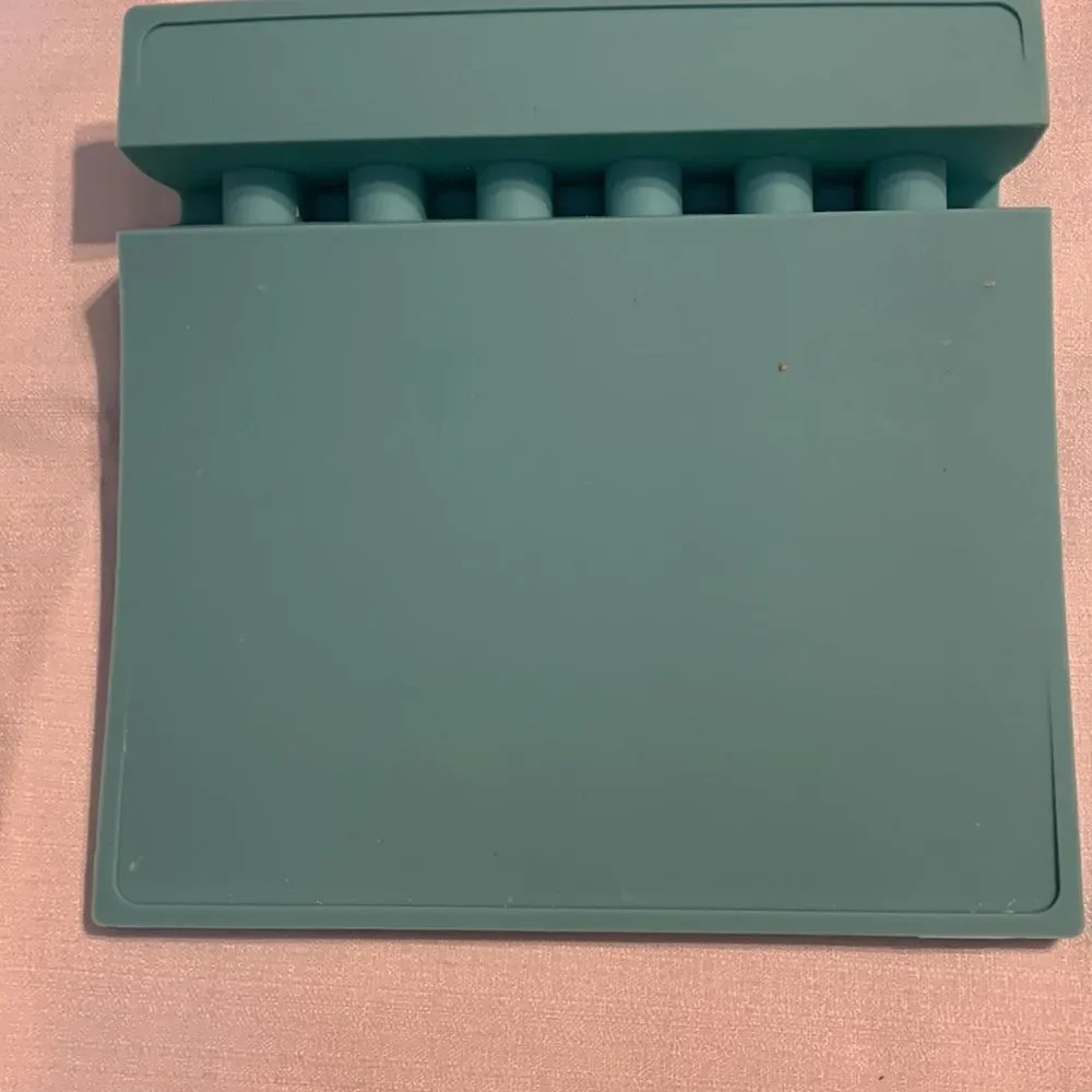 Non-slip utensil spoon rest. NWOT teal blue